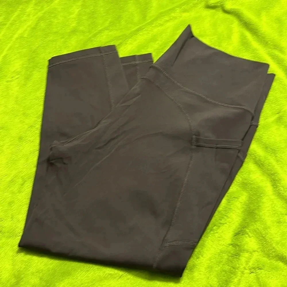 ZYIA Wine Pocket Brillant Hi Rise Capri Legging 20" Size 14-16 - Picture 3 of 7